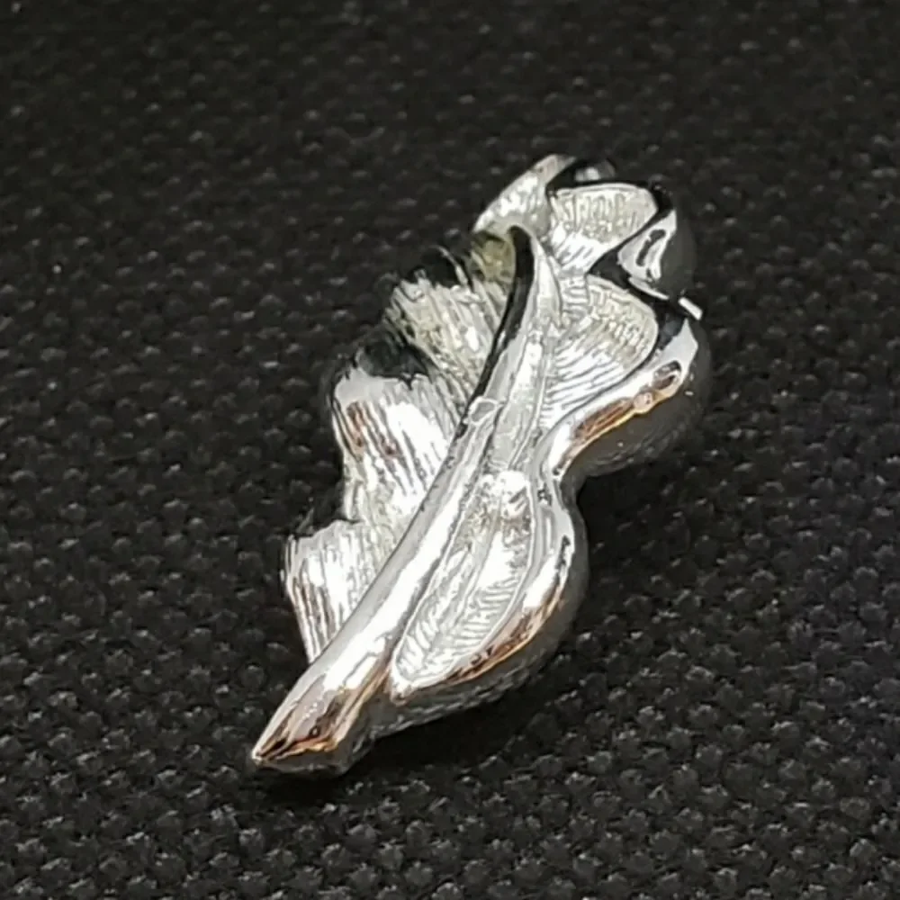 VINTAGE GERRY'S Silver-tone Leaf Pin Brooch Collectible Jewelry